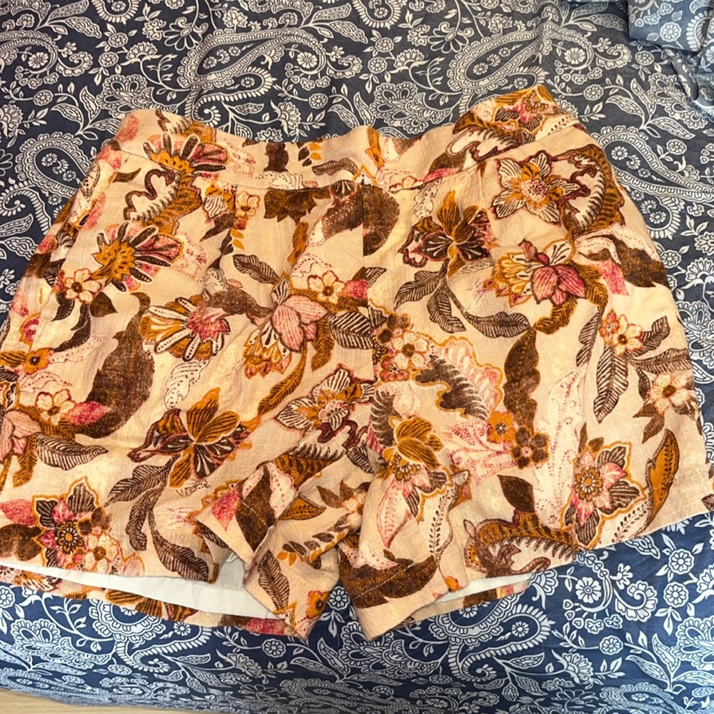 XS INC Floral shorts